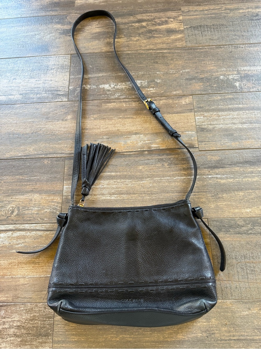 Cole Haan Black Leather Crossbody Shoulder bag w zipper and tassel - Picture 3 of 12